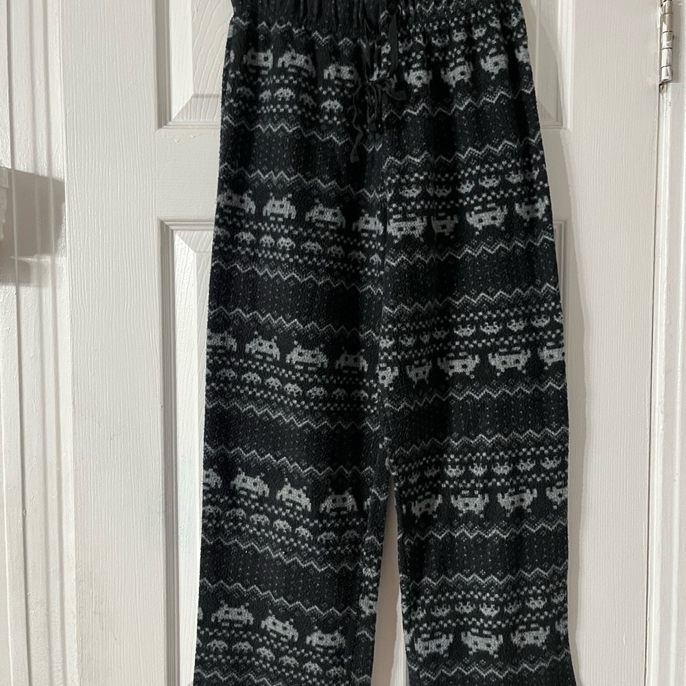 Cambridge classics small men’s grey/black  flannel pj waist  26”, length 41”, in